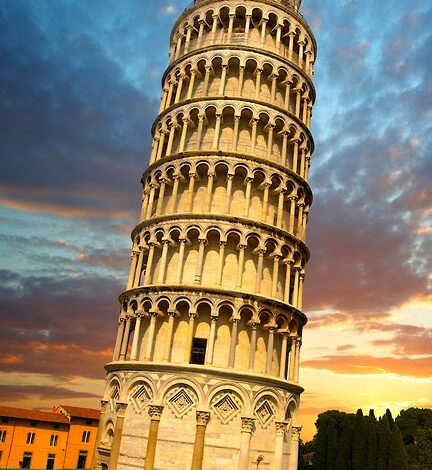 برج بيزا المائل فى ايطاليا