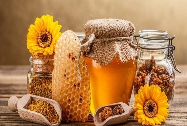 فوائد شرب الماء الساخن مع العسل على الريق